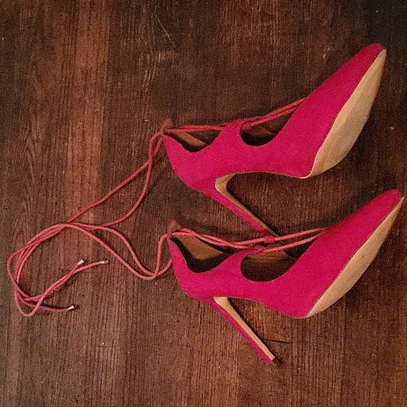 Red Heels - Picture 6 of 6